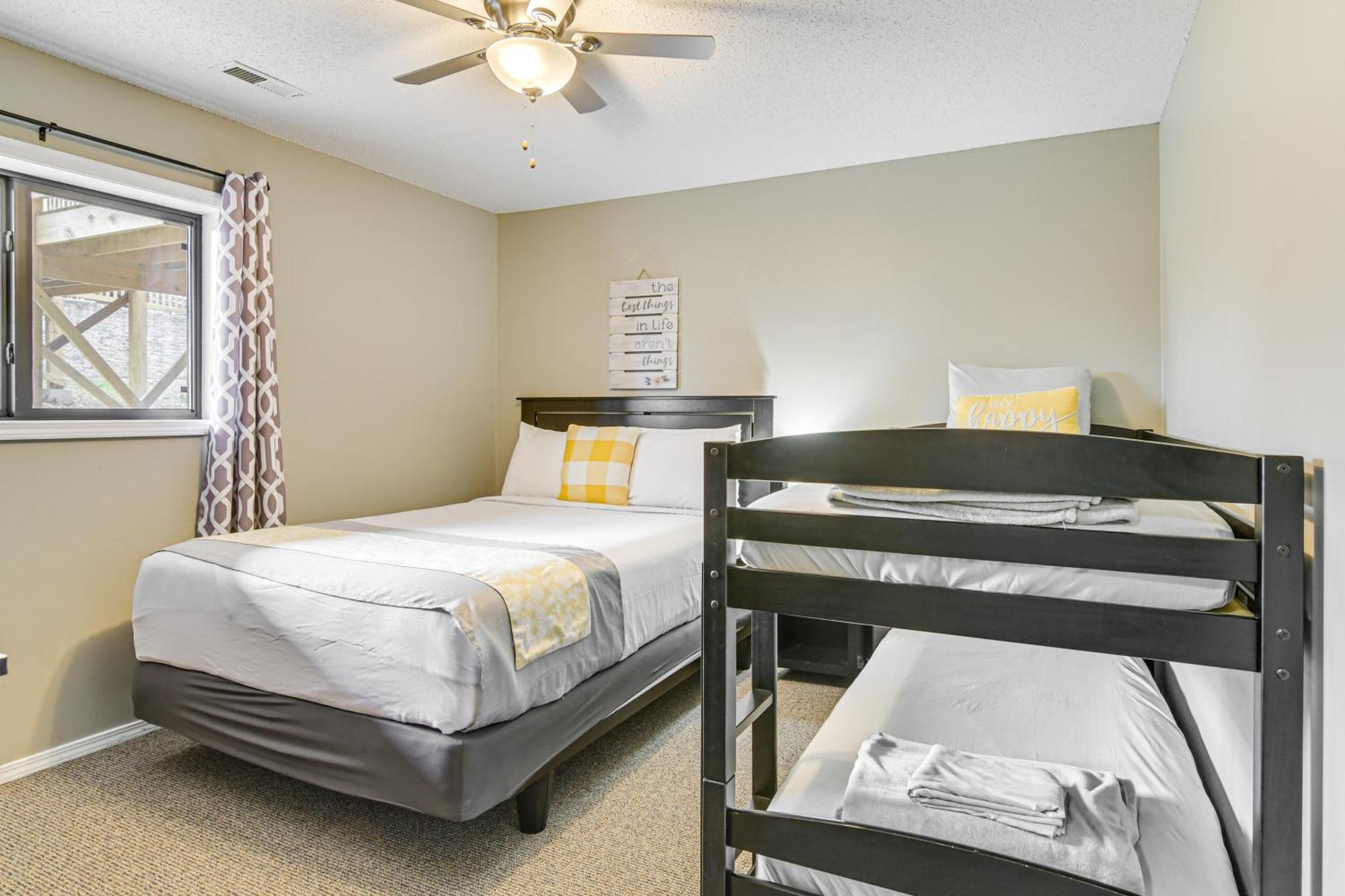 Inviting Branson West Condo With Pool Access Exterior photo